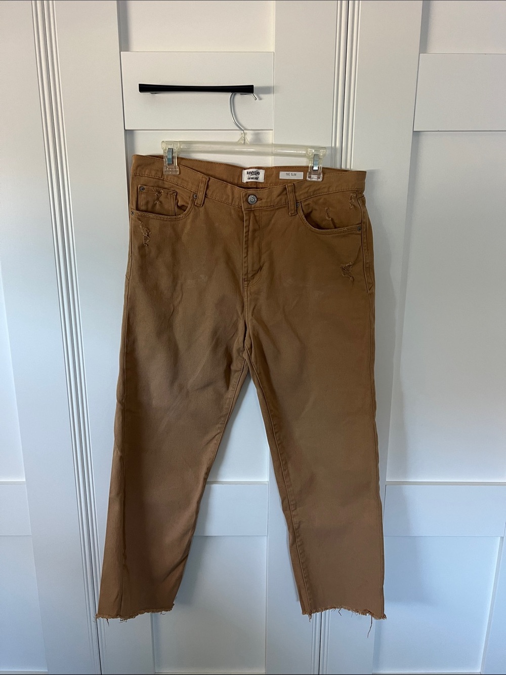Kensie Cropped Ankle Jeans in Brown